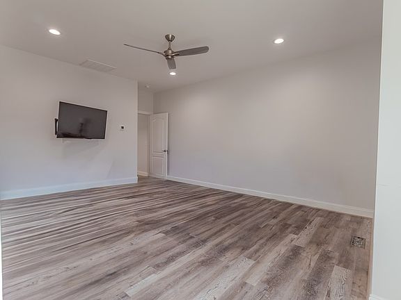 5th image of 201 Meadow Brook Cir