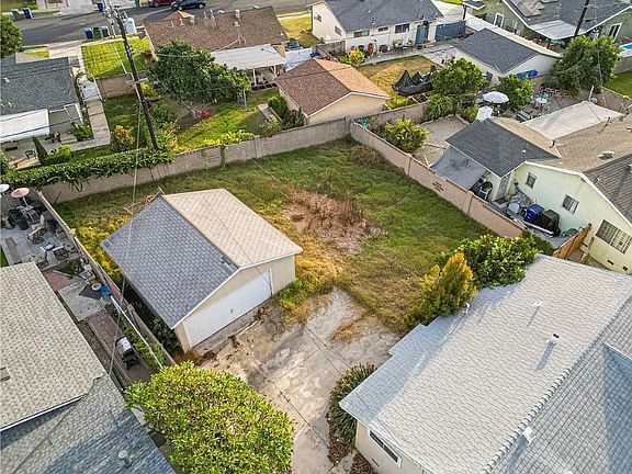 4th image of 7182 El Verano Dr #1