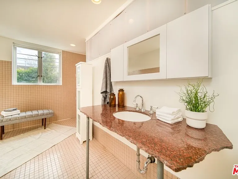 46 Rose Ave — Photo 37