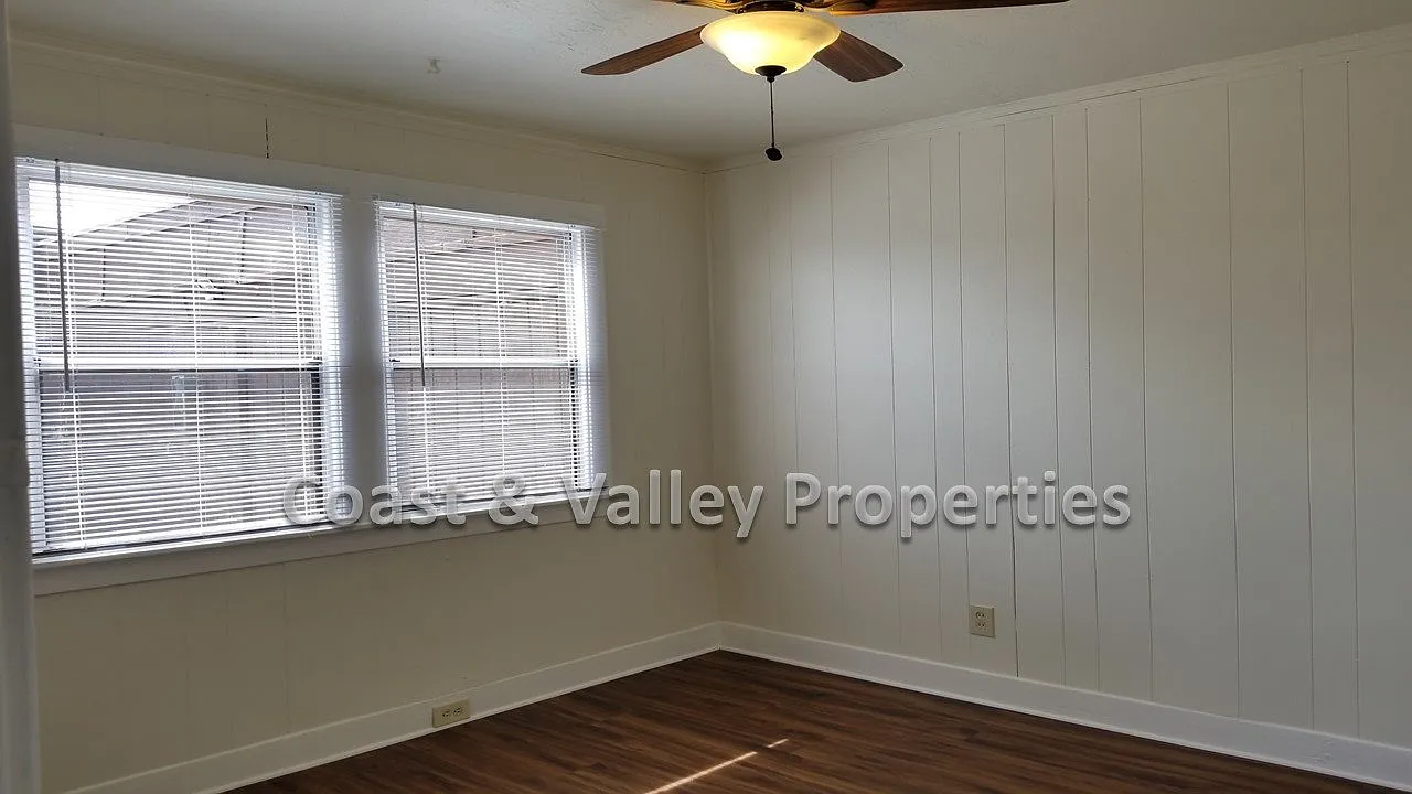 2-4 1/2 Villa Street — Photo 2
