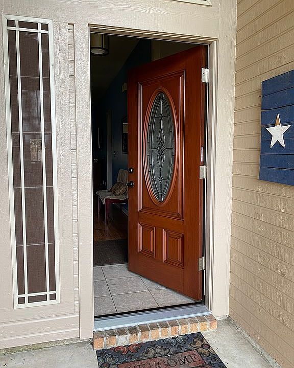 1st image of 402 Ashland Crk