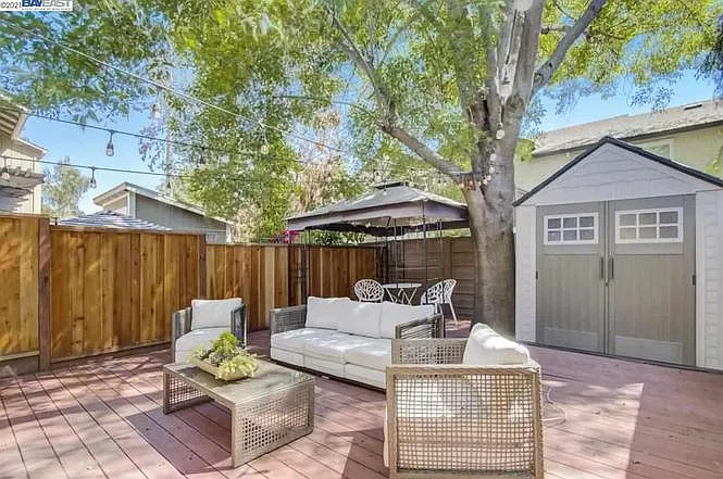 3 bed, 2.5 bath, 1330 sqft, $3,850 — Photo 2