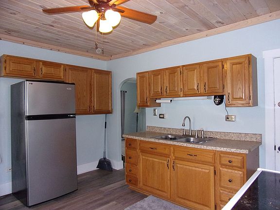2nd image of 609 W 5th St
