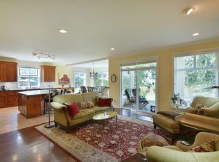 397 Vernon Pl, Sunshine Coast, BC
