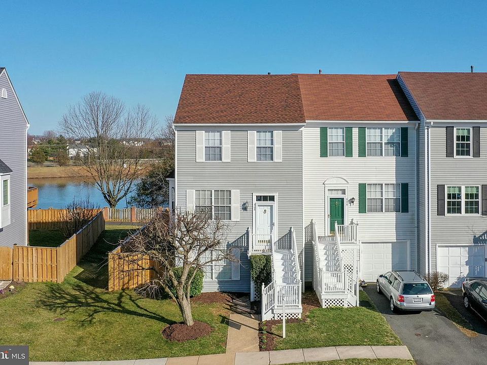 1st image of 608 Radford Ter NE