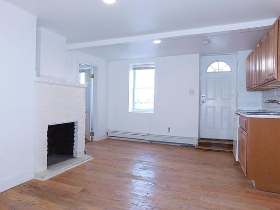 3rd image of 75 Waverly St #1
