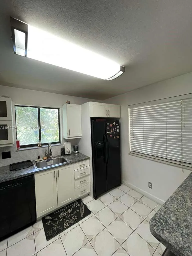 2 bed, 1231 sqft, $2,400 — Photo 4