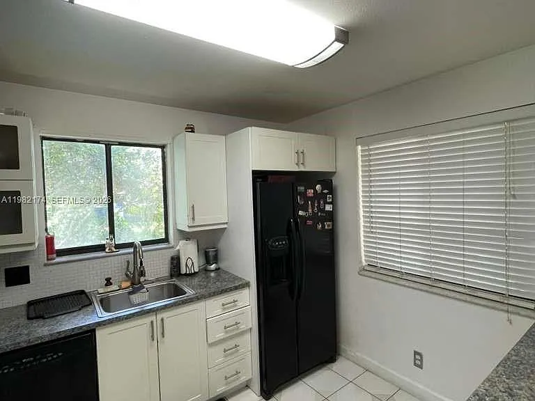 436 Lakeview Dr — Photo 4