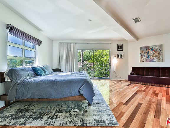 4th image of 1714 Hollyvista Ave