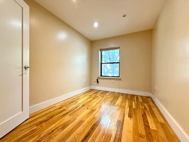 1069 Bergen St #1R — Photo 5