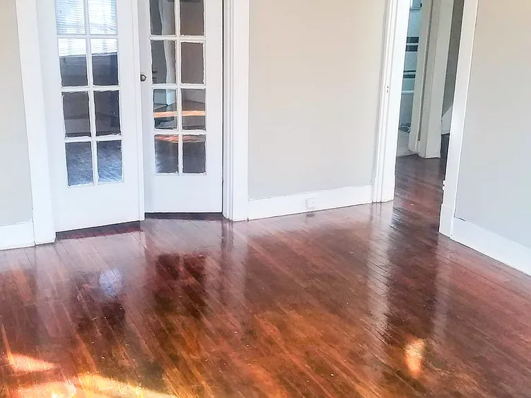 2227 Scott Ave — Photo 2