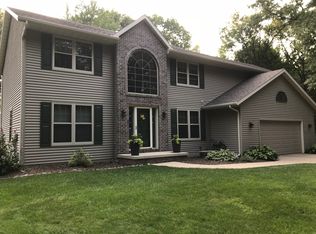 3611 Royal Oaks Ct, Suamico, WI 54173