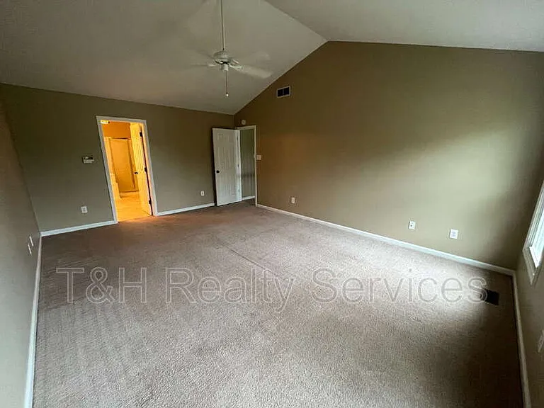 11451 Sutton Place Dr E — Photo 17