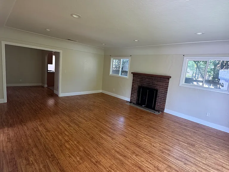 1615 Bellford Ave — Photo 6