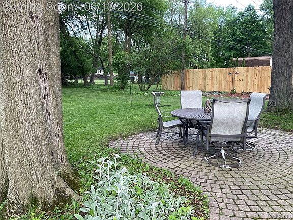 5th image of 9552 Wayne Rd