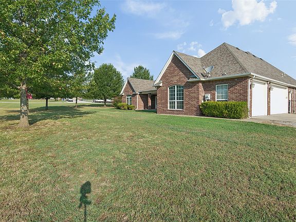4th image of 7990 S Country Ln