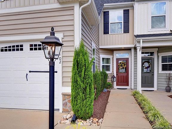 3rd image of 102 Gaston Ln
