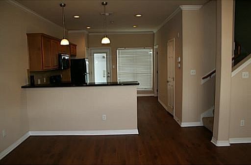 5th image of 305 Holleman Dr #1402