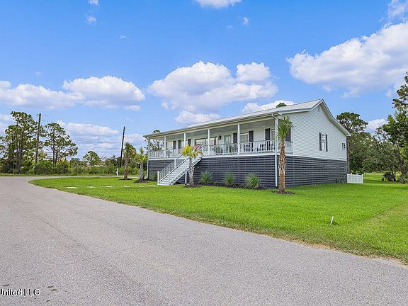 3rd image of 129 Sweet Bay Dr