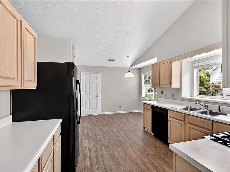 4502 Legend Hollow Ln — Photo 9