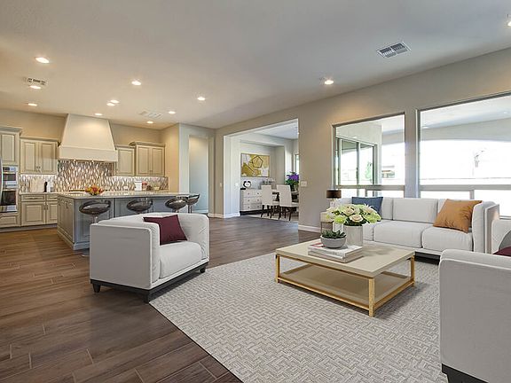 4th image of 70 E Kennedia Dr