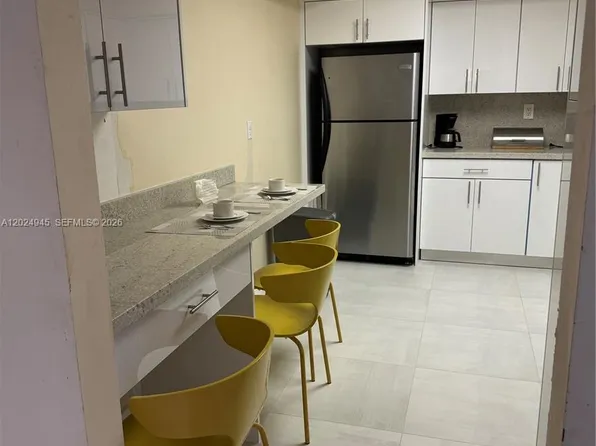 3600 Mystic Pointe Dr APT 208, Aventura, FL 33180