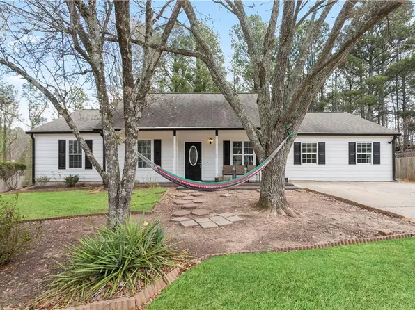 1071 Braddock Cir, Woodstock, GA 30189