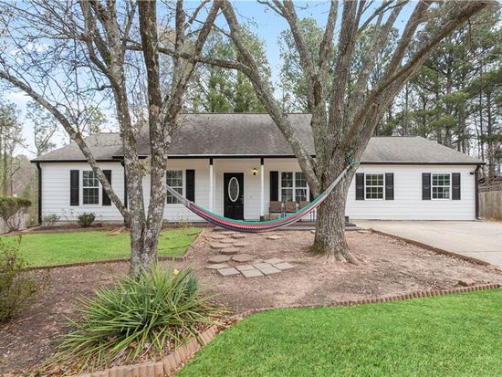1071 Braddock Cir, Woodstock, GA 30189
