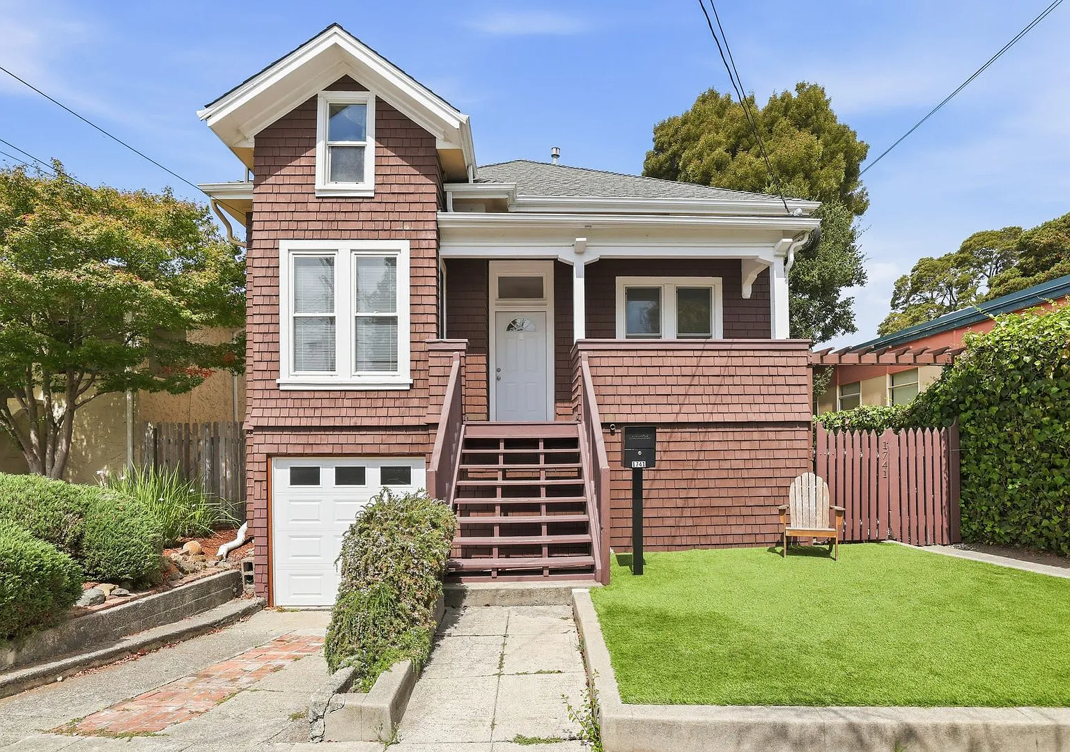Beautiful 3 Bedroom Northbrae Front House Available! — Photo 1