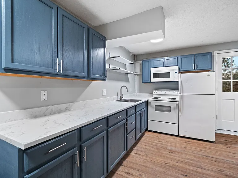 513 King George — Photo 14