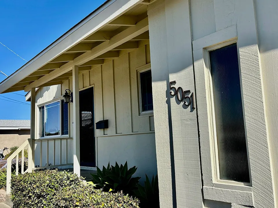 5051 Dubois Dr