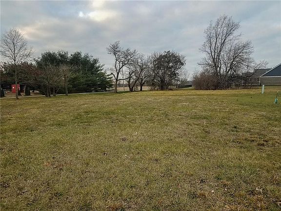 2nd image of 106 Saundra Dr