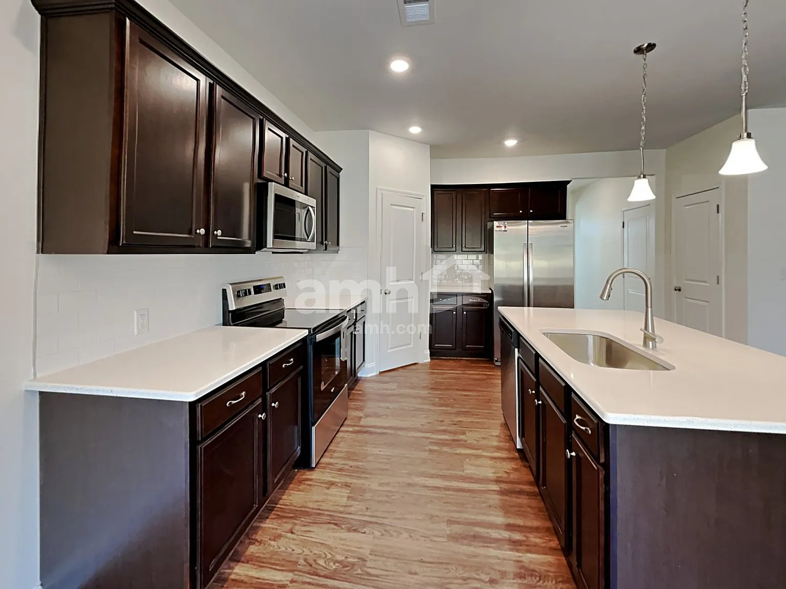 4 bed, 2.5 bath, 2297 sqft, $2,600 — Photo 3