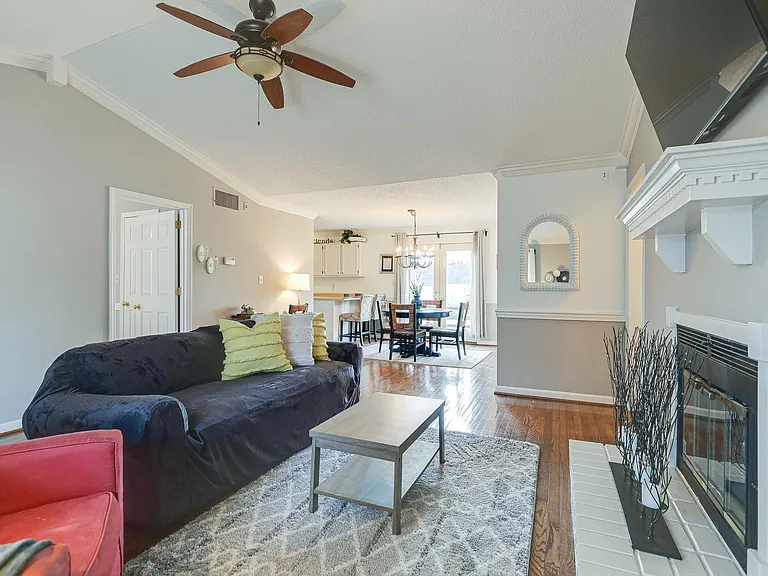 1312 Mallard Dr — Photo 5