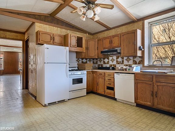 5th image of 1057 N Wolcott Ave