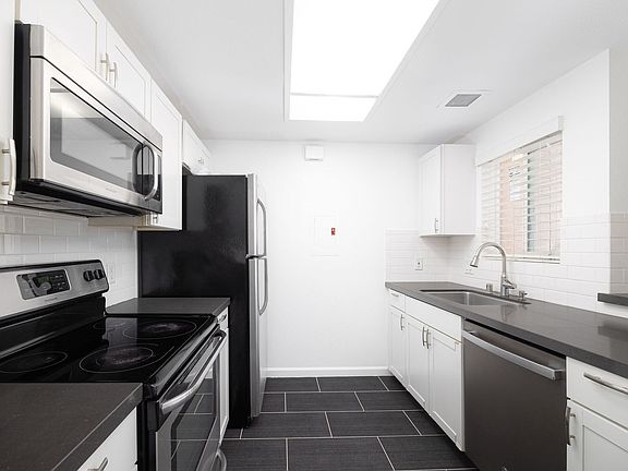 4th image of 855 W San Ysidro Blvd W Unit 2
