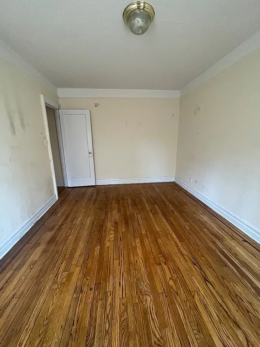 79 Avenue O — Photo 3