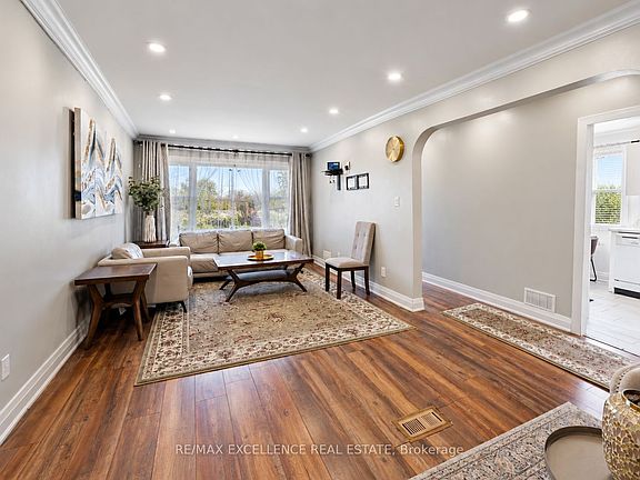 2nd image of 49 Barrhead Cres