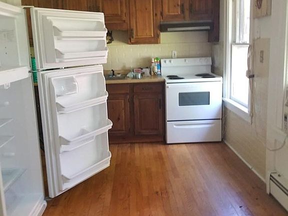 5th image of 2 Woodland Avenue # Second Floor