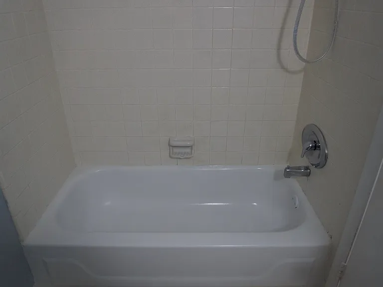 Shower/Tub