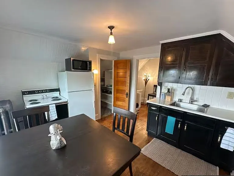 455 Church Ave #B — Photo 3