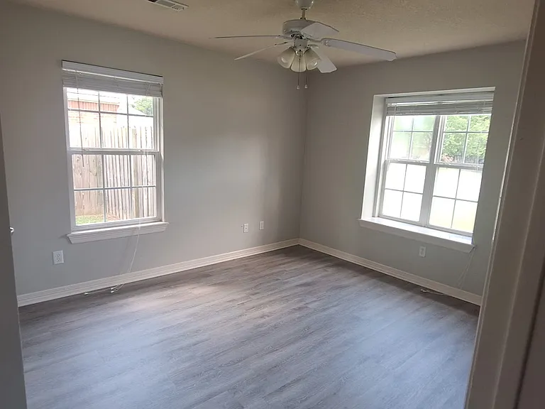 616 Highland Ct — Photo 9
