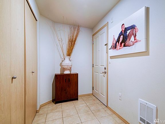 3rd image of 10931 124th Ave NE APT 105
