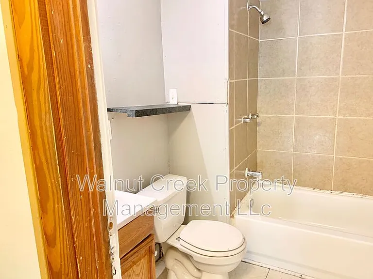 1911 E 34th St — Photo 11