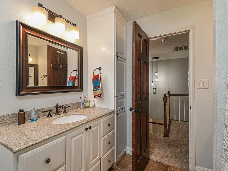 310 Prince Of Wales St — Photo 16