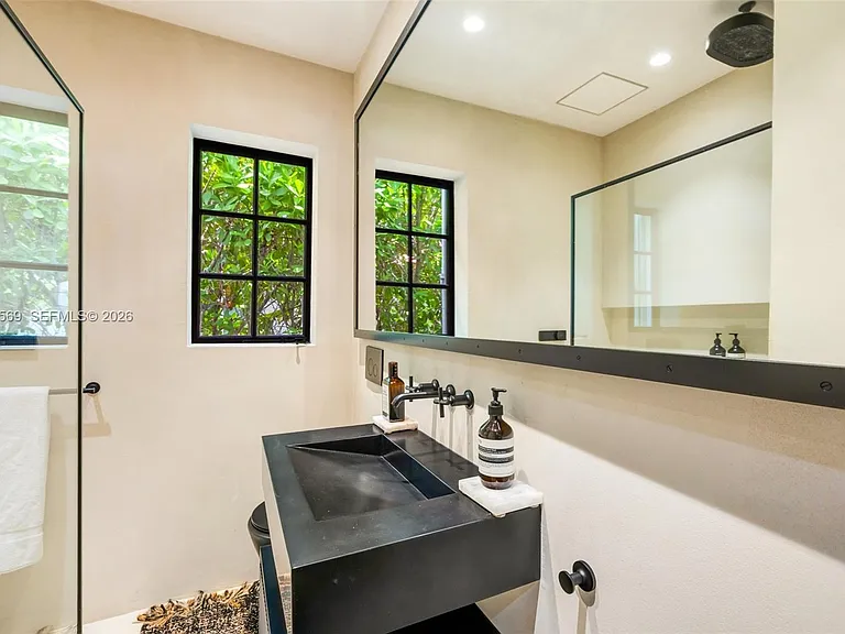 1225 Alhambra Cir — Photo 24