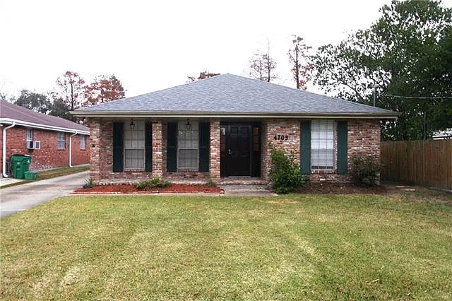 4 bed, 2.0 bath, 2128 sqft, $2,650 — Photo 2