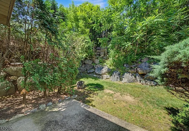 415 Union St — Photo 35