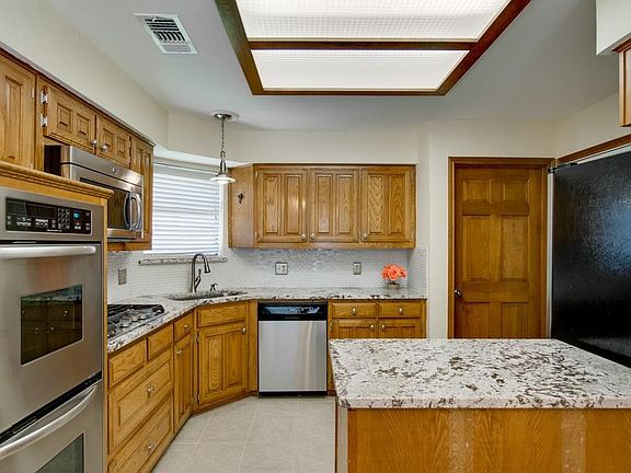 3rd image of 3505 Wells Dr
