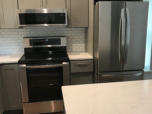 3rd image of 113B Pine St #B
